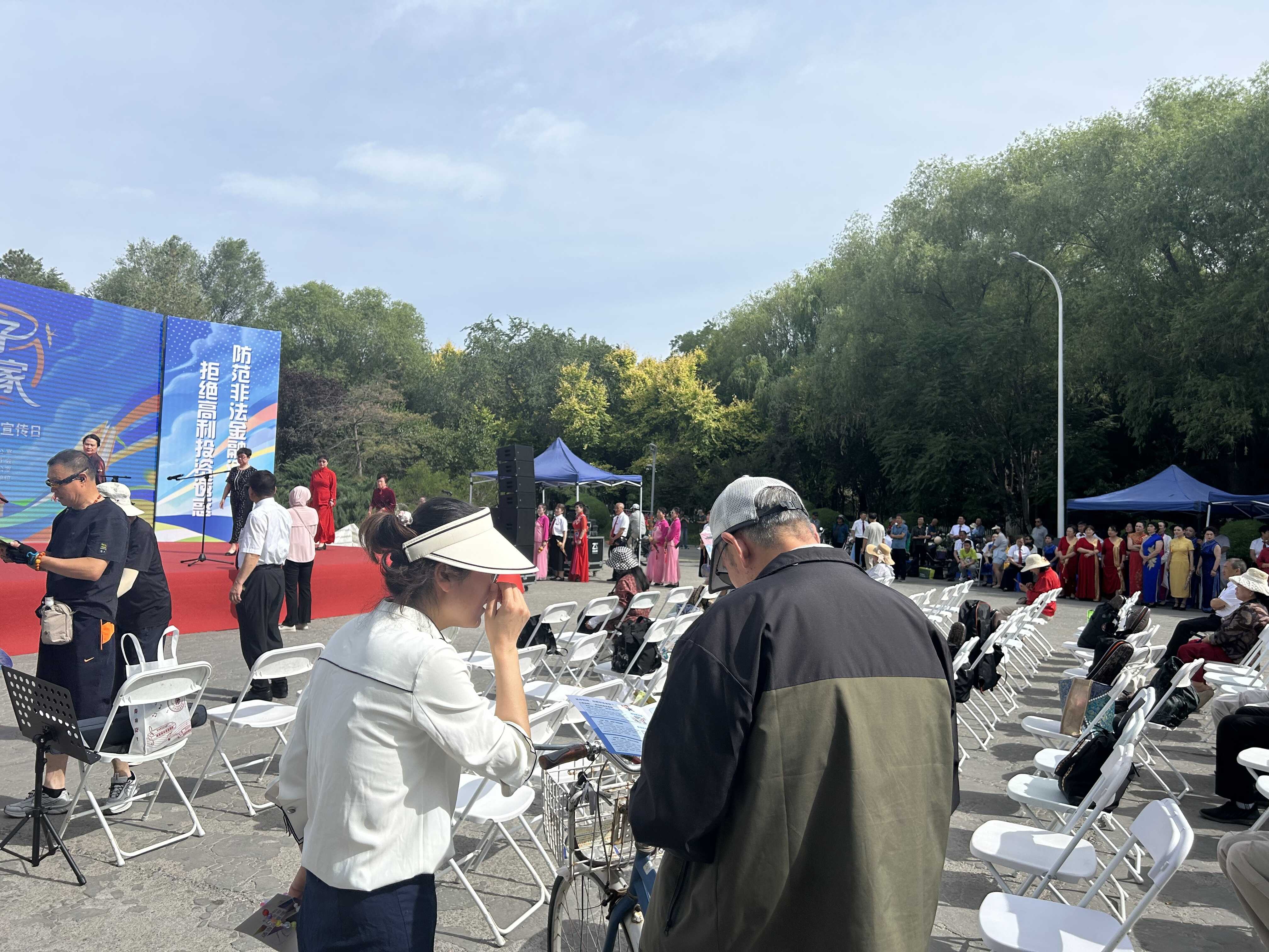 西部证券宁夏分公司开展“守住钱袋子 护好幸福家”防范非法金融活动宣传月宣传活动—走进海宝公园5.jpg